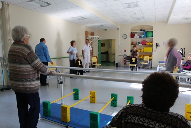 Séance de rééducation au service Soins de Suite Gériatrique et polyvalents à Bligny