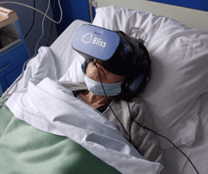 Patient avec le Casque Bliss