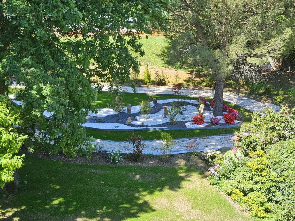 Le jardin de détente du Centre Hospitalier de Bligny prend vie ! 2 20250429 130859